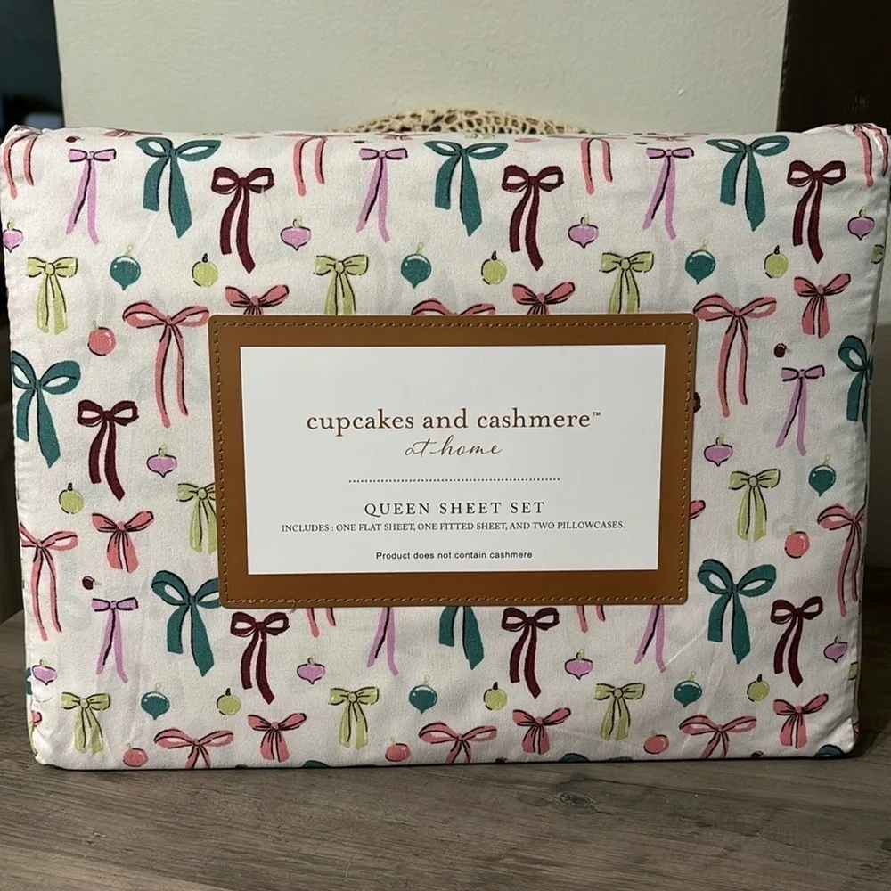 NEW QUEEN SIZE CUPCAKES & CASHMERE FaLaLa BOWS & ORNAMENTS CHRISTMAS Sheets